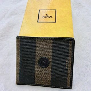 フェンディ(FENDI)のFENDI 二つ折財布　中古(折り財布)