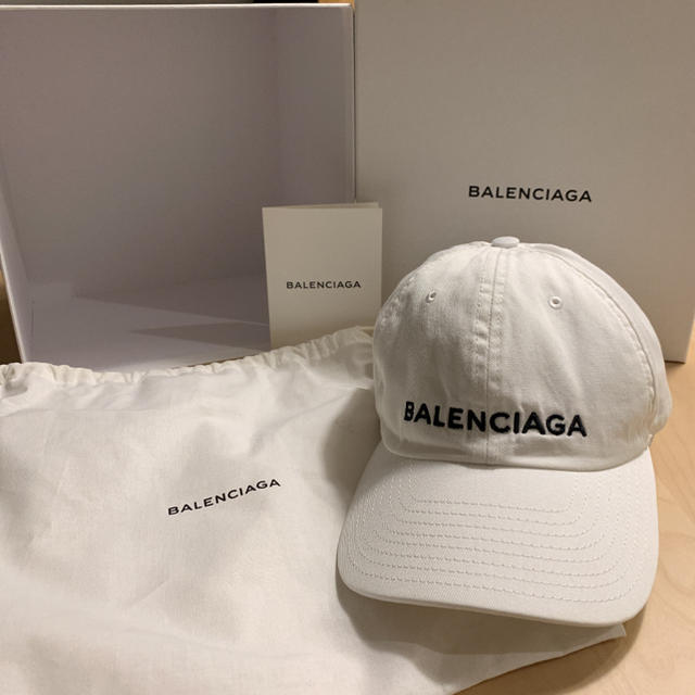 Balenciaga(バレンシアガ)のバレンシアガ キャップ 白 レディースの帽子(キャップ)の商品写真