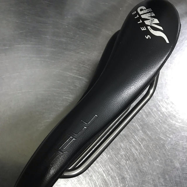 selle smp hell スポーツ/アウトドアの自転車(パーツ)の商品写真