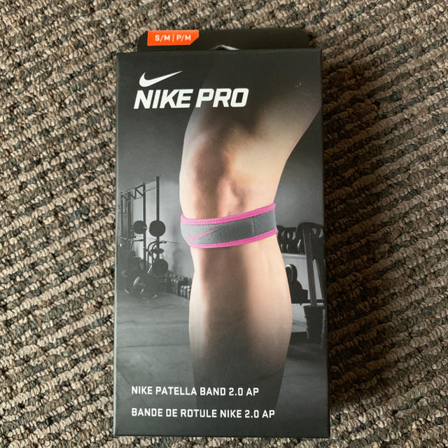 NIKE(ナイキ)のレイ様専用出品 ナイキ  膝サポーター 新品未使用 スポーツ/アウトドアのトレーニング/エクササイズ(トレーニング用品)の商品写真