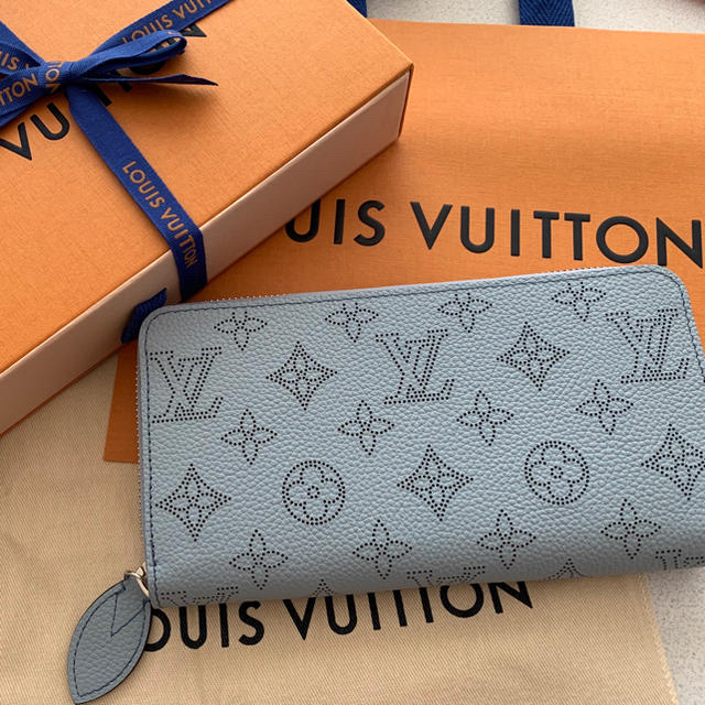 LOUIS VUITTON(ルイヴィトン)のLOUIS VUITTON ルイヴィトン 長財布 ジッピーウォレット マヒナ レディースのファッション小物(財布)の商品写真