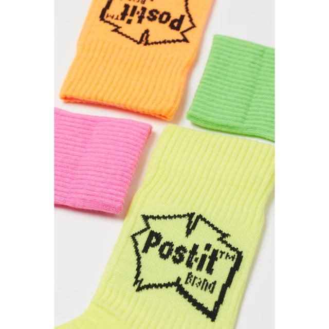 H&M(エイチアンドエム)の新品 H&M post it socks 1ペア メンズのレッグウェア(ソックス)の商品写真