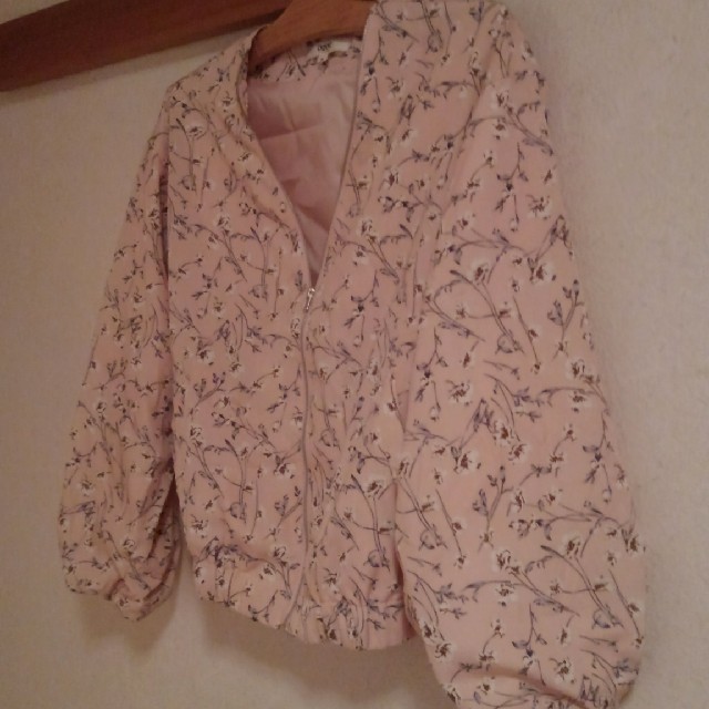 OZOC(オゾック)のオゾック☆小花柄ブルゾン レディースのジャケット/アウター(ブルゾン)の商品写真