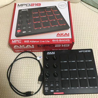 コルグ(KORG)のAKAI MPD218(MIDIコントローラー)