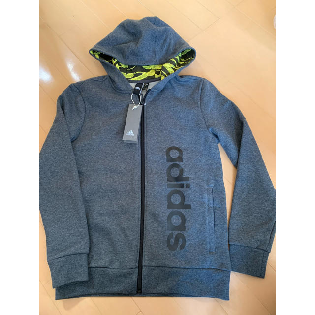 adidas(アディダス)のジップアップパーカ キッズ/ベビー/マタニティのキッズ服男の子用(90cm~)(ジャケット/上着)の商品写真