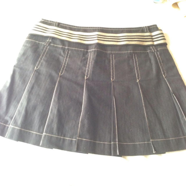 BURBERRY(バーバリー)のベルト付き黒スカート レディースのスカート(ミニスカート)の商品写真
