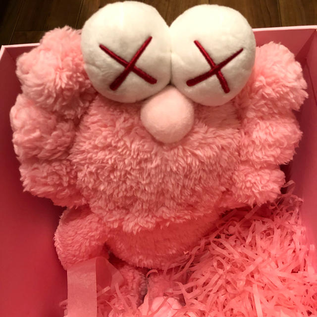 Supreme(シュプリーム)のkaws bff pink plush エンタメ/ホビーのおもちゃ/ぬいぐるみ(ぬいぐるみ)の商品写真