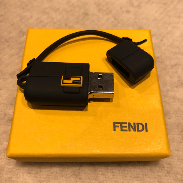 FENDI(フェンディ)のけんさおさん専用 スマホ/家電/カメラのPC/タブレット(PC周辺機器)の商品写真