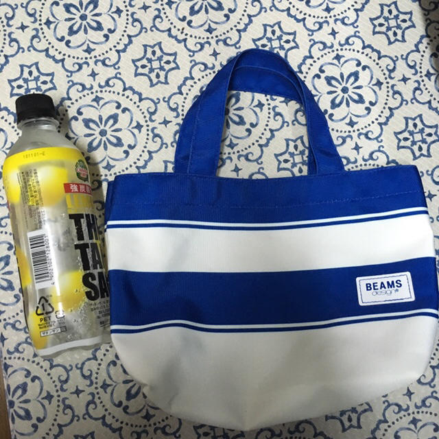 BEAMS(ビームス)のbeams 小バッグ 青×白 レディースのバッグ(トートバッグ)の商品写真