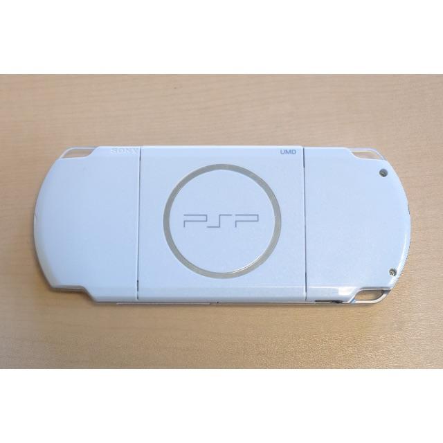 SONY(ソニー)のPSP3000 ホワイト本体+ソフト+4GBメモリースティック付き エンタメ/ホビーのゲームソフト/ゲーム機本体(携帯用ゲーム機本体)の商品写真