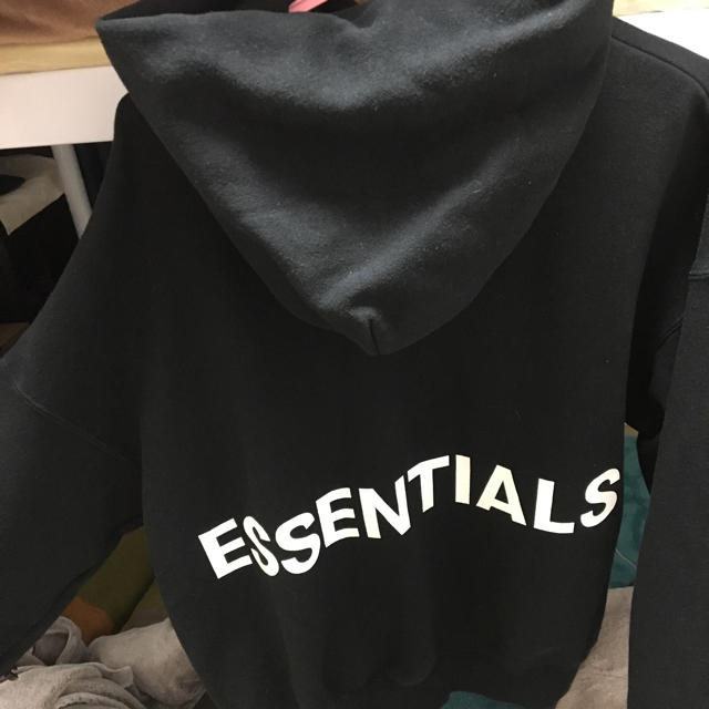 FEAR OF GOD(フィアオブゴッド)のfog essentials フーディー メンズのトップス(パーカー)の商品写真