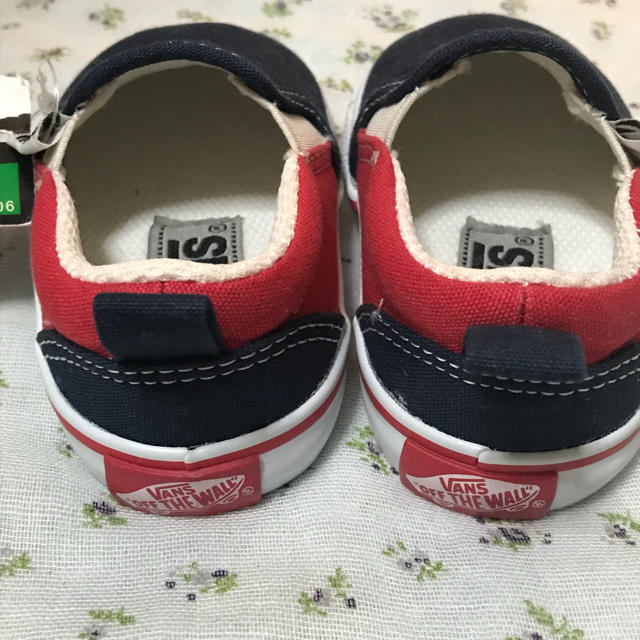 VANS(ヴァンズ)のえにmama様専用 新品 バンズ  スリッポン 12 キッズ/ベビー/マタニティのベビー靴/シューズ(~14cm)(スリッポン)の商品写真