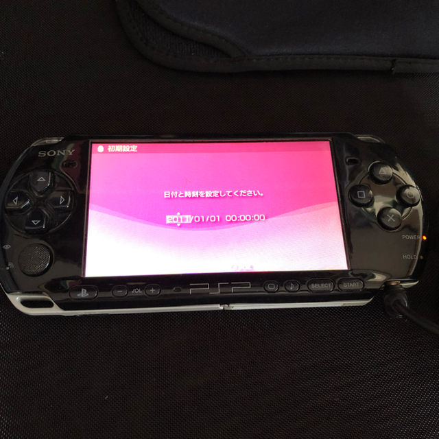 PlayStation Portable(プレイステーションポータブル)のPSP本体＋充電器＋ケース エンタメ/ホビーのゲームソフト/ゲーム機本体(家庭用ゲーム機本体)の商品写真