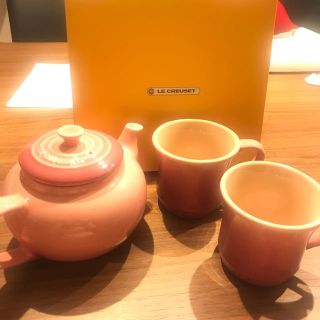 ルクルーゼ(LE CREUSET)の未使用！ル・クルーゼのティポーット＆マグセット（ピンク）(マグカップ)