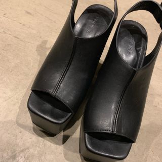 エモダ(EMODA)のWOOD BULKY SLING SANDALS(サンダル)