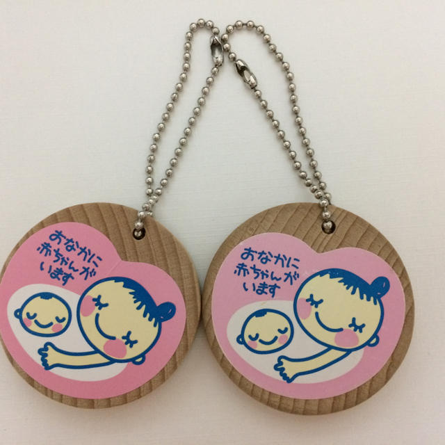 マタニティマーク 木製ストラップ 妊婦用 キッズ/ベビー/マタニティのマタニティ(その他)の商品写真