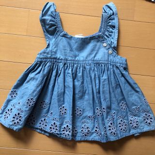 ベビーギャップ(babyGAP)のbaby gap   肩フリル 刺繍チュニック 80(タンクトップ/キャミソール)