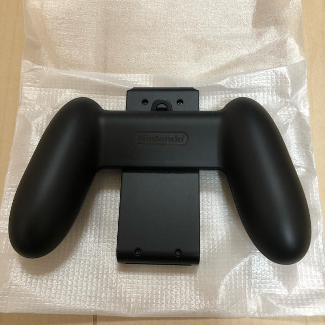 Nintendo Switch(ニンテンドースイッチ)の新品 任天堂スイッチ ジョイコングリップ エンタメ/ホビーのゲームソフト/ゲーム機本体(家庭用ゲーム機本体)の商品写真