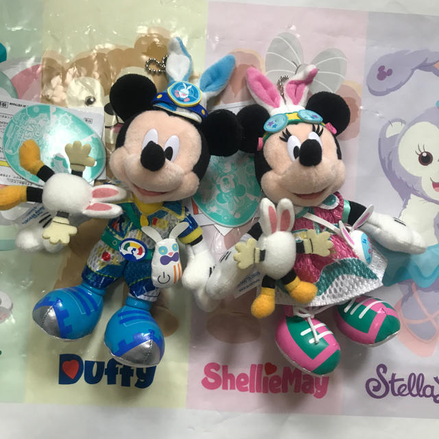 Disney(ディズニー)のディズニー イースター ミッキー&ミニー ぬいぐるみバッジセット エンタメ/ホビーのおもちゃ/ぬいぐるみ(キャラクターグッズ)の商品写真