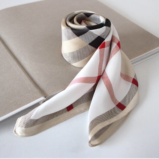 スカーフ チェック バーバーリー風 レディースのファッション小物(バンダナ/スカーフ)の商品写真