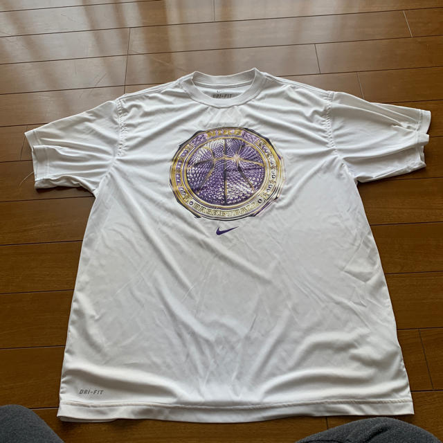 NIKE(ナイキ)のNike バスケTシャツ XLサイズ スポーツ/アウトドアのスポーツ/アウトドア その他(バスケットボール)の商品写真