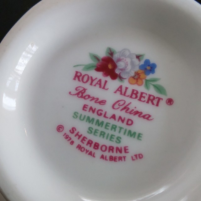 ROYAL ALBERT(ロイヤルアルバート)のカップ  インテリア/住まい/日用品のキッチン/食器(グラス/カップ)の商品写真