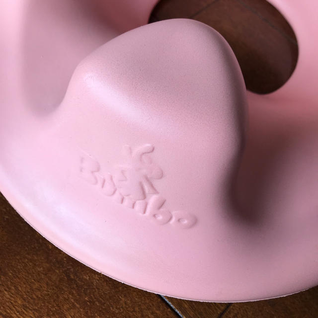 Bumbo(バンボ)のBUMBO バンボ 補助便座 ピンク キッズ/ベビー/マタニティのおむつ/トイレ用品(補助便座)の商品写真