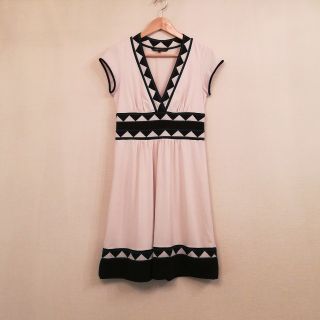 ビーシービージーマックスアズリア(BCBGMAXAZRIA)のBCBG MAXAZRIAワンピース used(ひざ丈ワンピース)