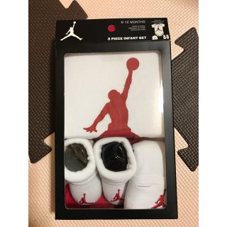 ナイキ(NIKE)のナイキ ジョーダン ベビー服 白赤ギフトボックス 新生児 6-12ヶ月(その他)