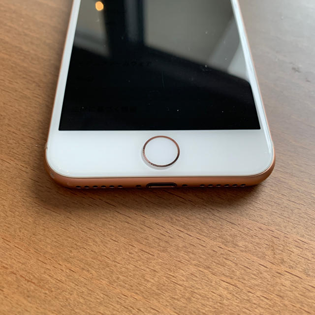 Apple(アップル)のiPhone8 64G gold DOCOMO 判定✖️ スマホ/家電/カメラのスマートフォン/携帯電話(スマートフォン本体)の商品写真