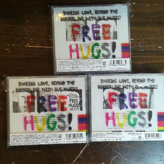 Kis-My-Ft2(キスマイフットツー)のKis-My-Ft2 FREE HUGS! 3形態セット エンタメ/ホビーのCD(ポップス/ロック(邦楽))の商品写真
