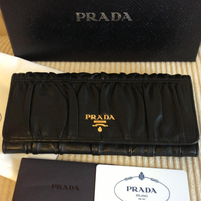 PRADA(プラダ)のプラダ☆ドレープデザイン長財布 レディースのファッション小物(財布)の商品写真