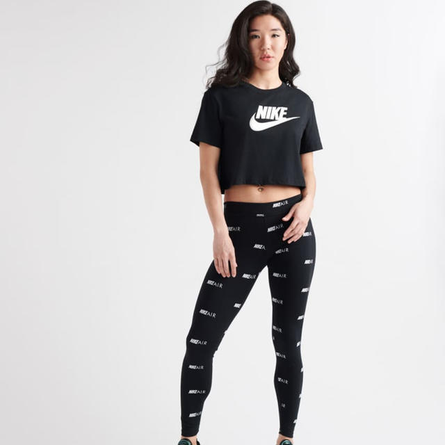 NIKE(ナイキ)の【新品】NIKE  Swooshロゴ クロップド丈 半袖トップスXS レディースのトップス(Tシャツ(半袖/袖なし))の商品写真