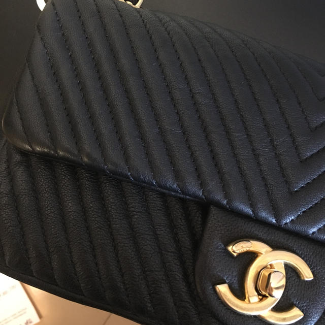 CHANEL(シャネル)の超レア♡CHANEL シャネル スルピケシェブロン ブラック チェーンバッグ V レディースのバッグ(ショルダーバッグ)の商品写真