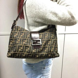 フェンディ(FENDI)の【FENDI フェンディ】ショルダーバッグ ズッカ柄(ショルダーバッグ)