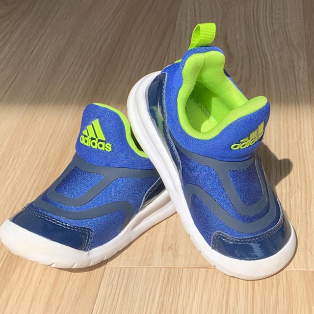 adidas(アディダス)のアディダス スリッポン 13.5 キッズ/ベビー/マタニティのベビー靴/シューズ(~14cm)(スニーカー)の商品写真