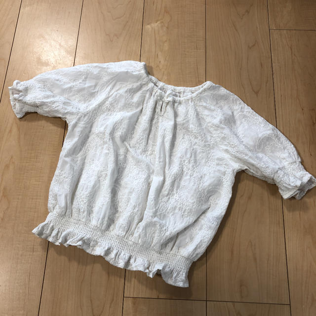 GU(ジーユー)のジーユー トップス カットソー 140 キッズ 女の子 キッズ/ベビー/マタニティのキッズ服女の子用(90cm~)(Tシャツ/カットソー)の商品写真