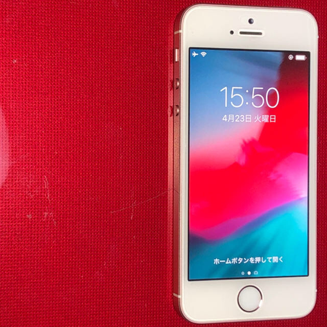 iPhone(アイフォーン)のiPhoneSE スマホ/家電/カメラのスマートフォン/携帯電話(スマートフォン本体)の商品写真