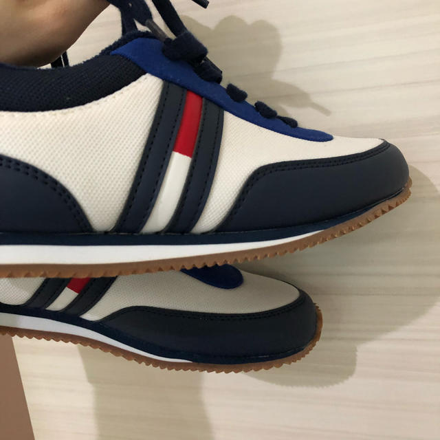 TOMMY HILFIGER(トミーヒルフィガー)のトミーフィルガー靴 レディースの靴/シューズ(スニーカー)の商品写真