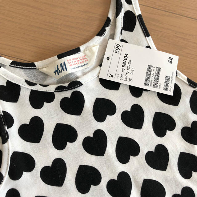 H&M(エイチアンドエム)の新品☆H&M☆ハートドット柄ワンピース キッズ/ベビー/マタニティのキッズ服女の子用(90cm~)(ワンピース)の商品写真