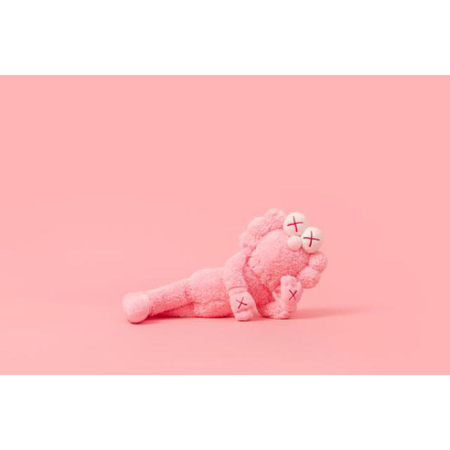 UNDERCOVER(アンダーカバー)の世界限定3000体 KAWS BFF LIMITED PLUSH PINK エンタメ/ホビーのおもちゃ/ぬいぐるみ(ぬいぐるみ)の商品写真