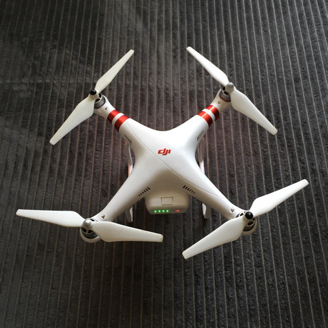 phantom(ファントム)のDJI phantom 3 standard エンタメ/ホビーのおもちゃ/ぬいぐるみ(ホビーラジコン)の商品写真