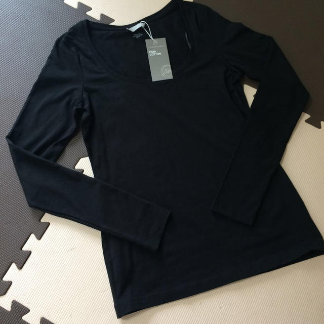 H&M(エイチアンドエム)のH&M ベーシックＴシャツ♡タグ付き レディースのトップス(Tシャツ(長袖/七分))の商品写真