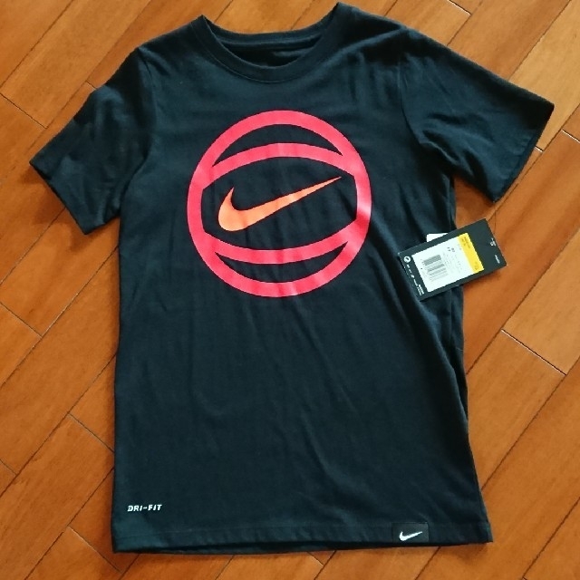 NIKE(ナイキ)のNIKE Tシャツ 140cm キッズ/ベビー/マタニティのキッズ服男の子用(90cm~)(Tシャツ/カットソー)の商品写真