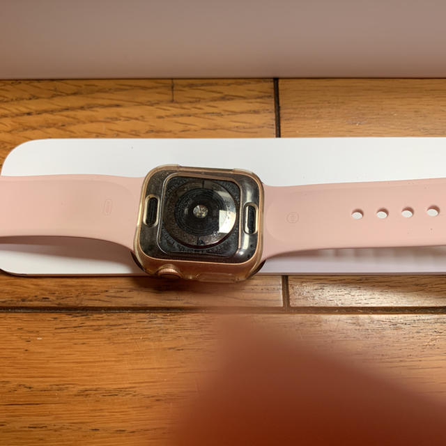 Apple Watch(アップルウォッチ)のApple Watch4 40㎜ ピンクゴールド GPS メンズの時計(腕時計(デジタル))の商品写真