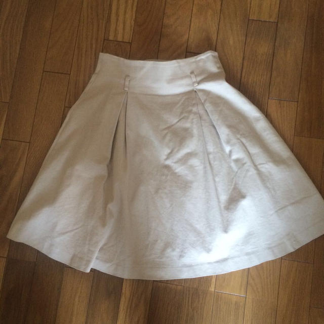 dazzlin(ダズリン)のdazzlin ベージュ ひざ丈スカート レディースのスカート(ひざ丈スカート)の商品写真