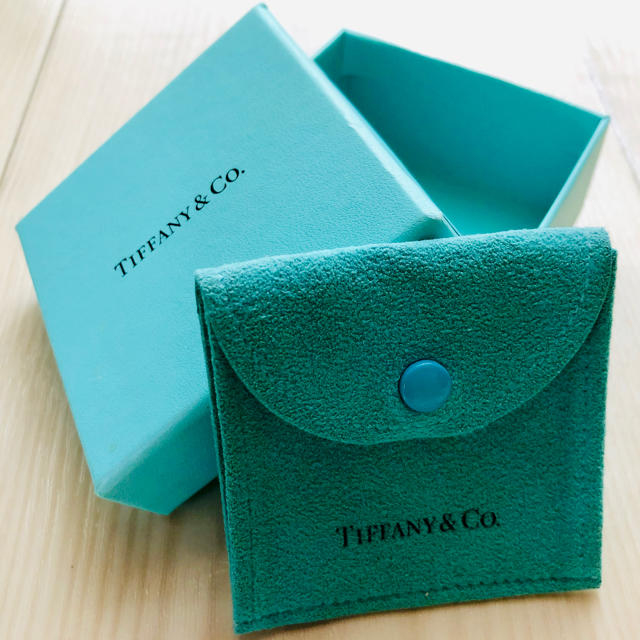 Tiffany & Co.(ティファニー)の中古品 正規品 ティファニー ２点セット ボックス＆アクセサリーポーチ レディースのファッション小物(ポーチ)の商品写真
