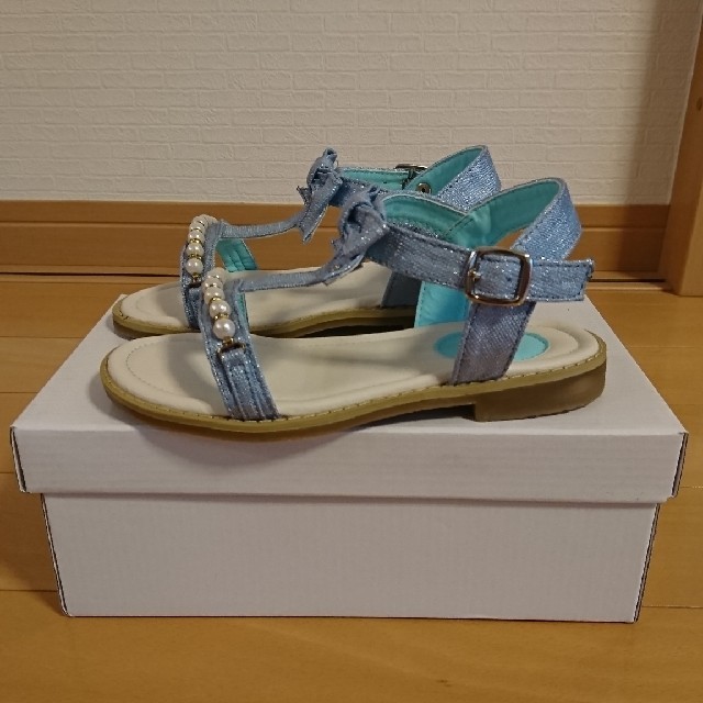 SOROTTO キッズ パールサンダル キッズ/ベビー/マタニティのキッズ靴/シューズ(15cm~)(サンダル)の商品写真