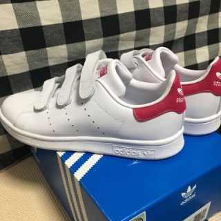 アディダス(adidas)の【新品】adidas スタンスミス ベルクロ（ピンク:23.5cm）(スニーカー)