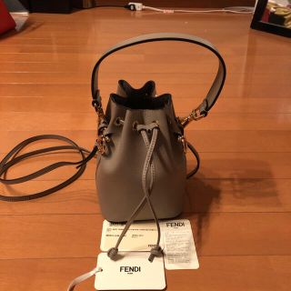 フェンディ(FENDI)のフェンディ  モントレゾール  (ショルダーバッグ)